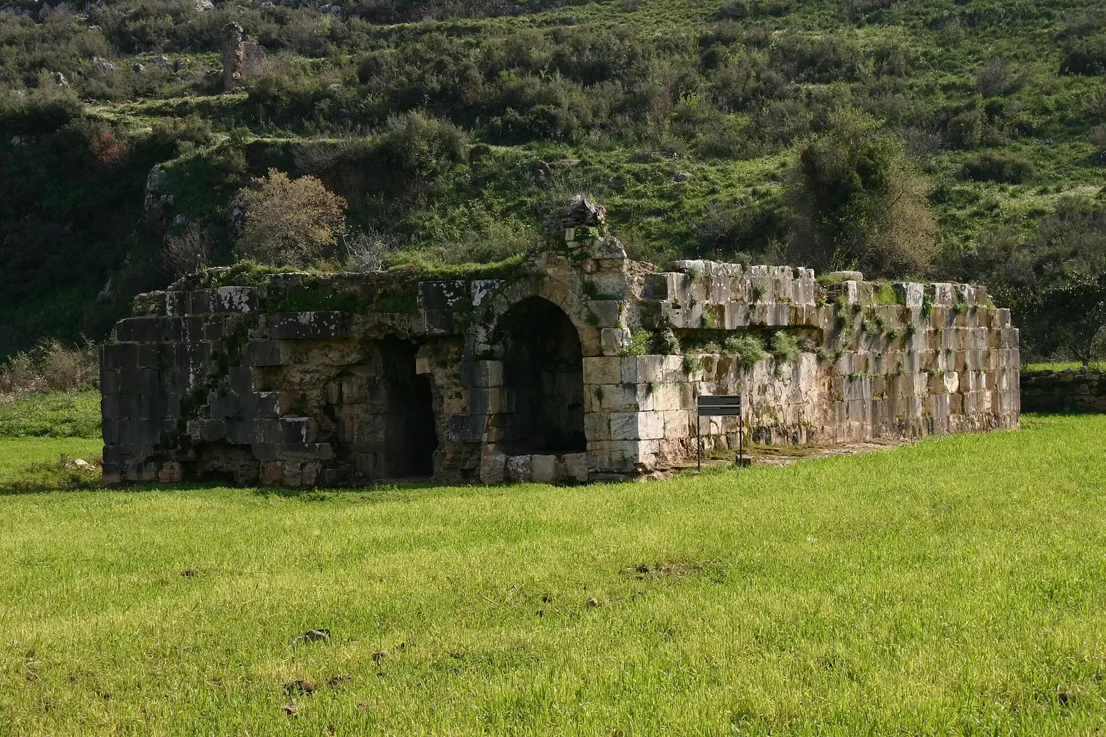 Het Şekerhane Köşkü, het grafmonument voor keizer Trajanus in Selinus